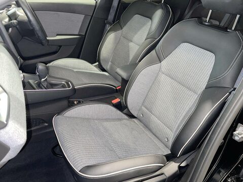 Renault Clio 1.6 E-TECH techno Hatchback 5dr Petrol Hybrid Auto Euro 6 (s/s) (145 ps) C 16