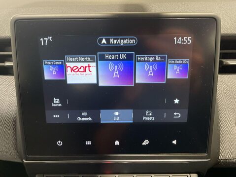 Renault Clio 1.6 E-TECH techno Hatchback 5dr Petrol Hybrid Auto Euro 6 (s/s) (145 ps) C 4