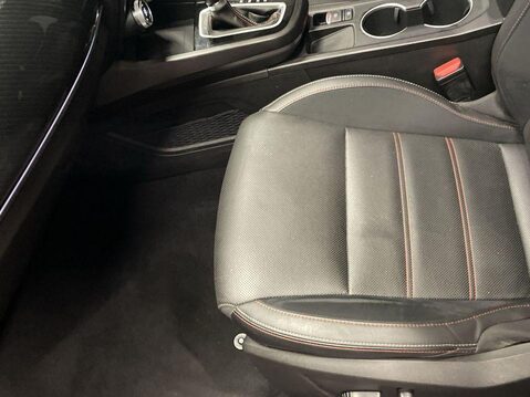 Renault Arkana 1.6 E-TECH r.s. line SUV 5dr Petrol Hybrid Auto 2WD Euro 6 (s/s) (145 bhp) 17