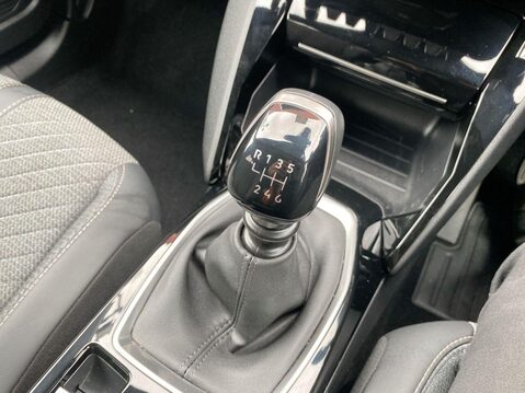 Peugeot 2008 1.2 PureTech Allure SUV 5dr Petrol Manual Euro 6 (s/s) (130 ps) DAB Radio - 12