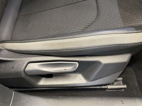 Audi A1 1.0 TFSI 30 S line Sportback 5dr Petrol Manual Euro 6 (s/s) (116 ps) DAB Ra 22