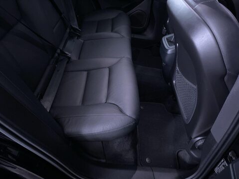 Volvo XC60 2.0 B5 MHEV Core SUV 5dr Petrol Hybrid Auto AWD Euro 6 (s/s) (250 ps) DAB R 19