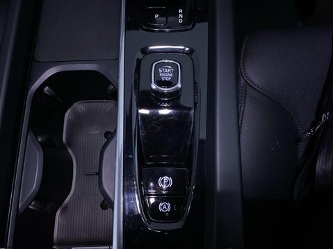 Volvo XC60 2.0 B5 MHEV Core SUV 5dr Petrol Hybrid Auto AWD Euro 6 (s/s) (250 ps) DAB R 25