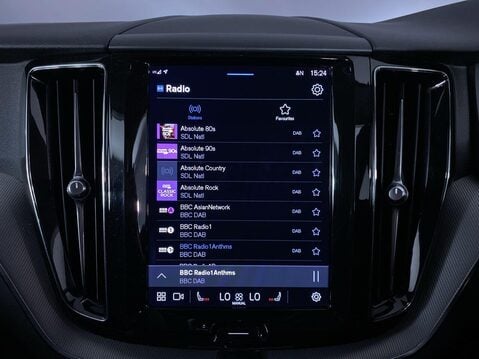 Volvo XC60 2.0 B5 MHEV Core SUV 5dr Petrol Hybrid Auto AWD Euro 6 (s/s) (250 ps) DAB R 30