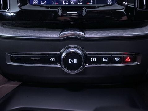 Volvo XC60 2.0 B5 MHEV Core SUV 5dr Petrol Hybrid Auto AWD Euro 6 (s/s) (250 ps) DAB R 29