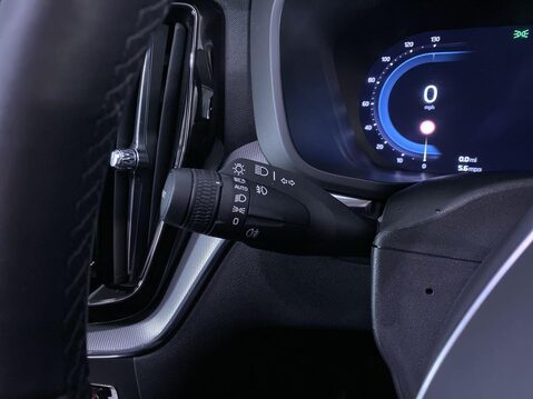 Volvo XC60 2.0 B5 MHEV Core SUV 5dr Petrol Hybrid Auto AWD Euro 6 (s/s) (250 ps) DAB R 23