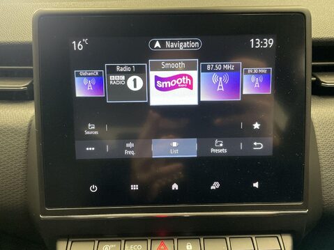 Renault Clio 1.0 TCe Iconic Hatchback 5dr Petrol Manual Euro 6 (s/s) (90 ps) Professiona 26