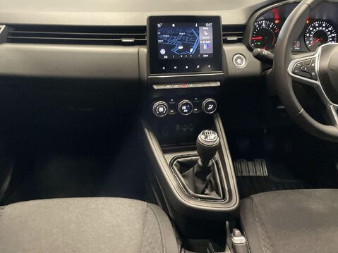 Renault Clio 1.0 TCe Iconic Hatchback 5dr Petrol Manual Euro 6 (s/s) (90 ps) Professiona 16