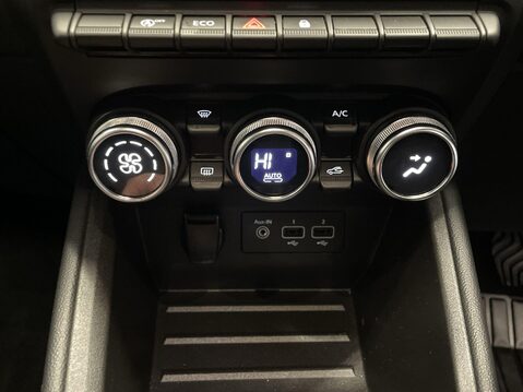 Renault Clio 1.0 TCe Iconic Hatchback 5dr Petrol Manual Euro 6 (s/s) (90 ps) Professiona 27