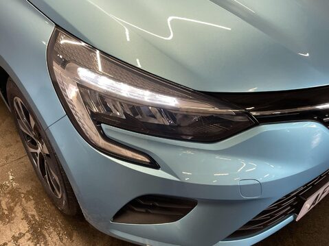 Renault Clio 1.0 TCe Iconic Hatchback 5dr Petrol Manual Euro 6 (s/s) (90 ps) Professiona 22