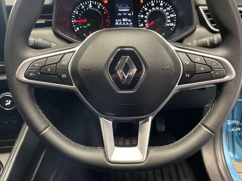 Renault Clio 1.0 TCe Iconic Hatchback 5dr Petrol Manual Euro 6 (s/s) (90 ps) Professiona 21