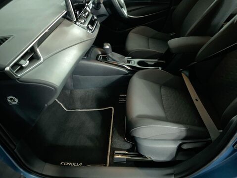 Toyota Corolla 1.8 VVT-h GPF Icon Tech Touring Sports 5dr Petrol Hybrid CVT Euro 6 (s/s) ( 17