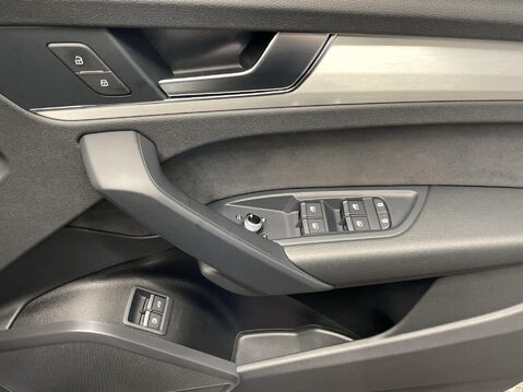 Audi Q5 2.0 TFSIe 50 S line Sportback 5dr Petrol Plug-in Hybrid S Tronic quattro Eu 25