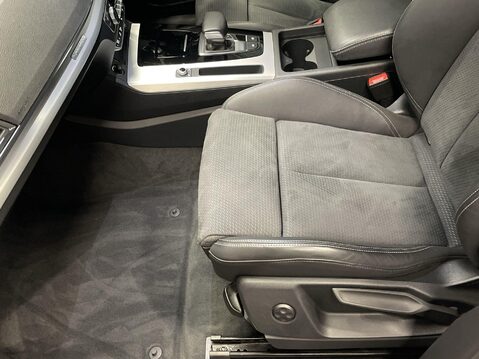 Audi Q5 2.0 TFSIe 50 S line Sportback 5dr Petrol Plug-in Hybrid S Tronic quattro Eu 17