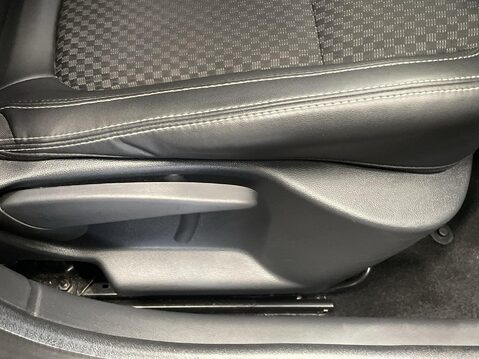 Renault Clio 0.9 TCe GT Line Hatchback 5dr Petrol Manual Euro 6 (s/s) (90 ps) Cruise Co 23