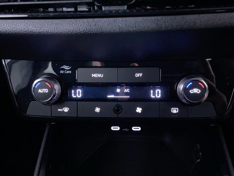 Skoda Fabia 1.0 TSI Design Edition Hatchback 5dr Petrol DSG Euro 6 (s/s) (116 ps) Bluet 31