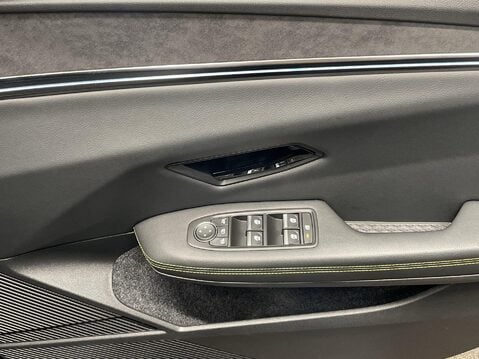 Renault Megane E-Tech 60kWh techno+ Hatchback 5dr Electric Auto (optimum charge) (220 ps) Cruise 25