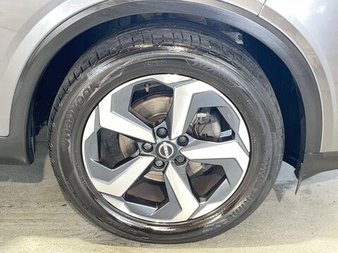 Nissan Qashqai 1.3 DIG-T MHEV N-Connecta SUV 5dr Petrol Hybrid Manual Euro 6 (s/s) (140 ps 10