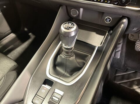 Nissan Qashqai 1.3 DIG-T MHEV N-Connecta SUV 5dr Petrol Hybrid Manual Euro 6 (s/s) (140 ps 13