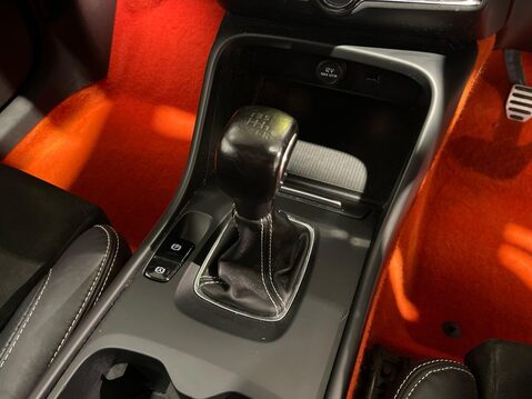 Volvo XC40 1.5 T3 R-Design SUV 5dr Petrol Manual Euro 6 (s/s) (156 ps) Cruise - Sat Na 13