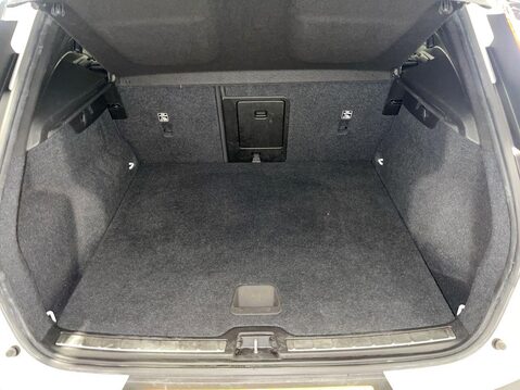 Volvo XC40 1.5 T3 R-Design SUV 5dr Petrol Manual Euro 6 (s/s) (156 ps) Cruise - Sat Na 12