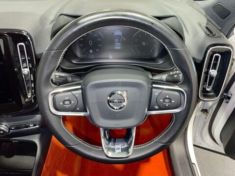 Volvo XC40 1.5 T3 R-Design SUV 5dr Petrol Manual Euro 6 (s/s) (156 ps) Cruise - Sat Na 3