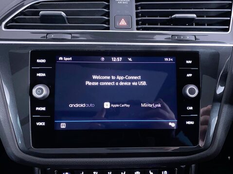 Volkswagen Tiguan 2.0 TDI R-Line Tech SUV 5dr Diesel DSG Euro 6 (s/s) (150 ps) Cruise Contro 32