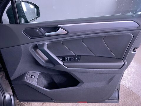 Volkswagen Tiguan 2.0 TDI R-Line Tech SUV 5dr Diesel DSG Euro 6 (s/s) (150 ps) Cruise Contro 27