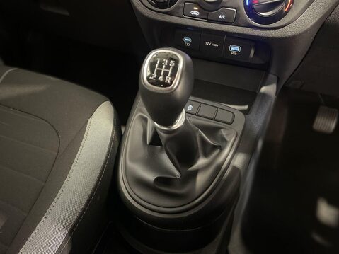 Hyundai i10 1.0 Advance Hatchback 5dr Petrol Manual Euro 6 (s/s) (67 ps) Cruise Contro 18