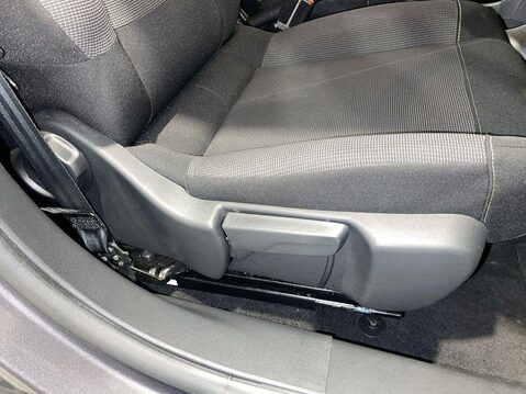 Citroen C3 1.2 PureTech PLUS Hatchback 5dr Petrol Manual Euro 6 (s/s) (83 ps) Air Con 6