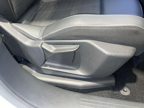 Peugeot 3008 73kWh Allure SUV 5dr Electric Auto (210 ps) Sat Nav 6