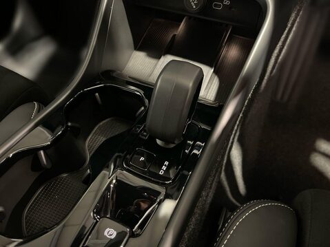 Volvo XC40 2.0 B4 MHEV Plus Black Edition SUV 5dr Petrol Hybrid DCT Auto Euro 6 (s/s) 12