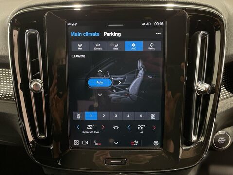 Volvo XC40 2.0 B4 MHEV Plus Black Edition SUV 5dr Petrol Hybrid DCT Auto Euro 6 (s/s) 8