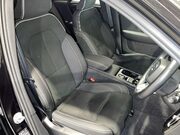 Volvo XC40 2.0 B4 MHEV Plus Black Edition SUV 5dr Petrol Hybrid DCT Auto Euro 6 (s/s) 5