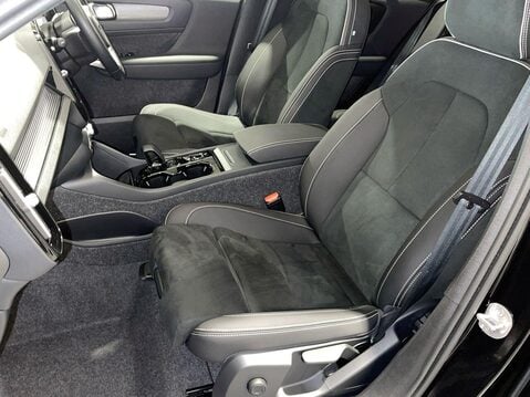 Volvo XC40 2.0 B4 MHEV Plus Black Edition SUV 5dr Petrol Hybrid DCT Auto Euro 6 (s/s) 16
