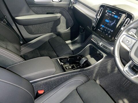 Volvo XC40 2.0 B4 MHEV Plus Black Edition SUV 5dr Petrol Hybrid DCT Auto Euro 6 (s/s) 13