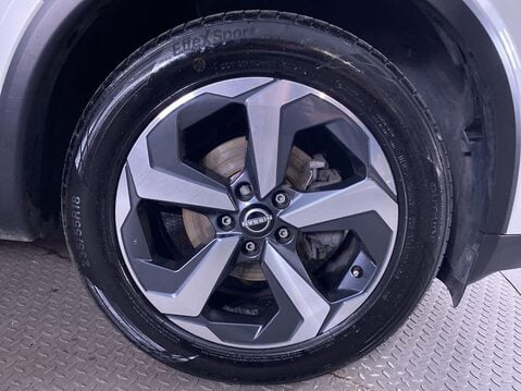 Nissan Qashqai 1.3 DIG-T MHEV N-Connecta SUV 5dr Petrol Hybrid Manual Euro 6 (s/s) (140 ps 12