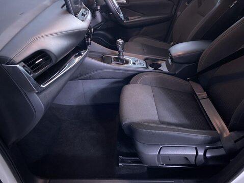 Nissan Qashqai 1.3 DIG-T MHEV N-Connecta SUV 5dr Petrol Hybrid Manual Euro 6 (s/s) (140 ps 17