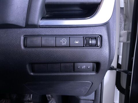 Nissan Qashqai 1.3 DIG-T MHEV N-Connecta SUV 5dr Petrol Hybrid Manual Euro 6 (s/s) (140 ps 25