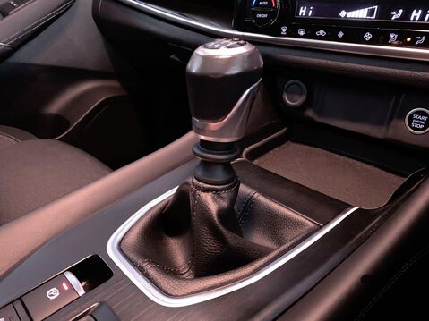 Nissan Qashqai 1.3 DIG-T MHEV N-Connecta SUV 5dr Petrol Hybrid Manual Euro 6 (s/s) (140 ps 21