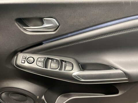 Nissan Juke 1.6 N-Connecta SUV 5dr Petrol Hybrid Auto Euro 6 (143 ps) Parking Sensors - 14