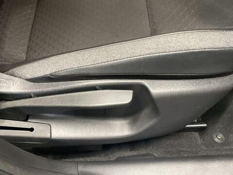 Nissan Juke 1.6 N-Connecta SUV 5dr Petrol Hybrid Auto Euro 6 (143 ps) Parking Sensors - 13