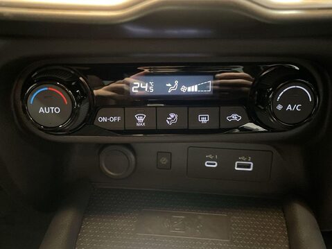 Nissan Juke 1.6 N-Connecta SUV 5dr Petrol Hybrid Auto Euro 6 (143 ps) Parking Sensors - 17