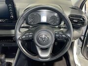 Toyota Yaris 1.5 VVT-h Icon Hatchback 5dr Petrol Hybrid E-CVT Euro 6 (s/s) (116 ps) Cru 19