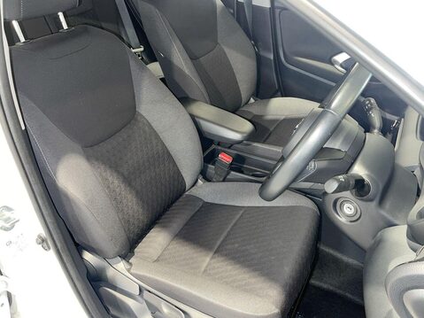 Toyota Yaris 1.5 VVT-h Icon Hatchback 5dr Petrol Hybrid E-CVT Euro 6 (s/s) (116 ps) Cru 14