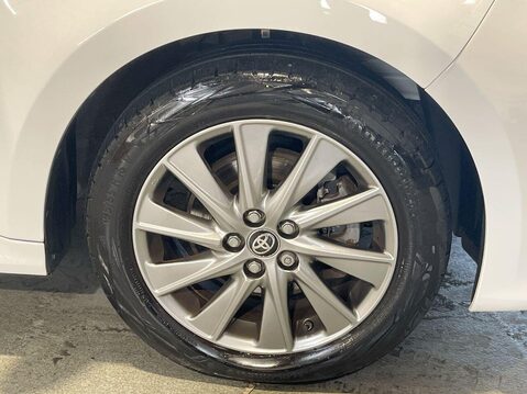 Toyota Yaris 1.5 VVT-h Icon Hatchback 5dr Petrol Hybrid E-CVT Euro 6 (s/s) (116 ps) Cru 11
