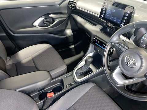 Toyota Yaris 1.5 VVT-h Icon Hatchback 5dr Petrol Hybrid E-CVT Euro 6 (s/s) (116 ps) Cru 15