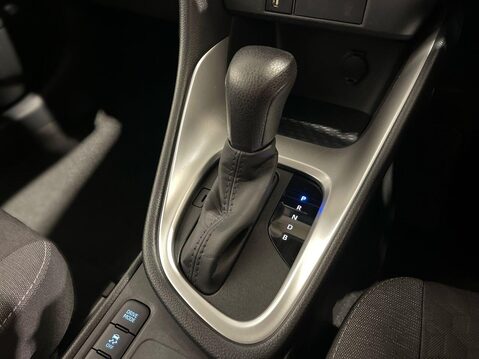 Toyota Yaris 1.5 VVT-h Icon Hatchback 5dr Petrol Hybrid E-CVT Euro 6 (s/s) (116 ps) Cru 18