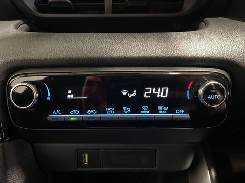 Toyota Yaris 1.5 VVT-h Icon Hatchback 5dr Petrol Hybrid E-CVT Euro 6 (s/s) (116 ps) Cru 25