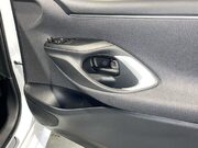 Toyota Yaris 1.5 VVT-h Icon Hatchback 5dr Petrol Hybrid E-CVT Euro 6 (s/s) (116 ps) Cru 22